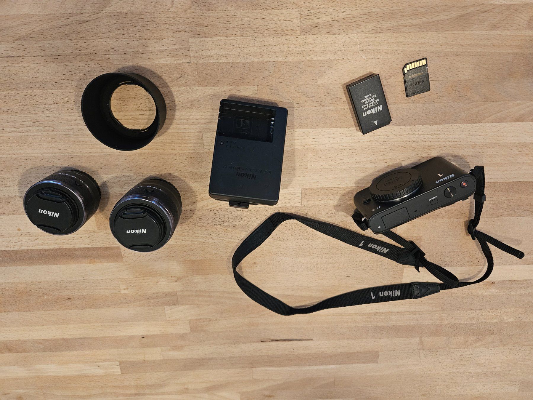 Nikon Fotocamera: Nikon1 Double Zoom Kit – Usato da Jegenstorf venduto da sukram008