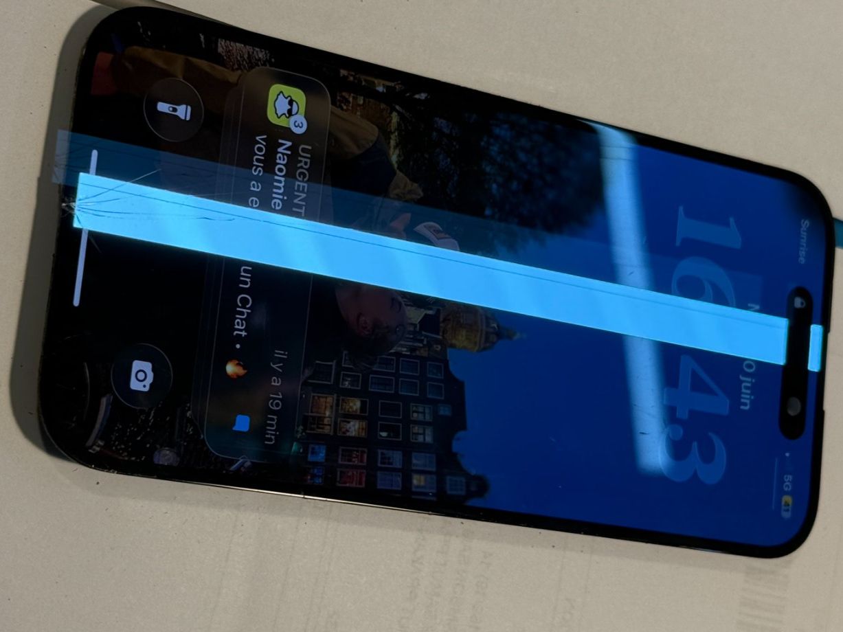 Apple Handys / Smartphones: Écran original iPhone 15 partiellement abîmé – Defekt aus Morges von DA-repa 5