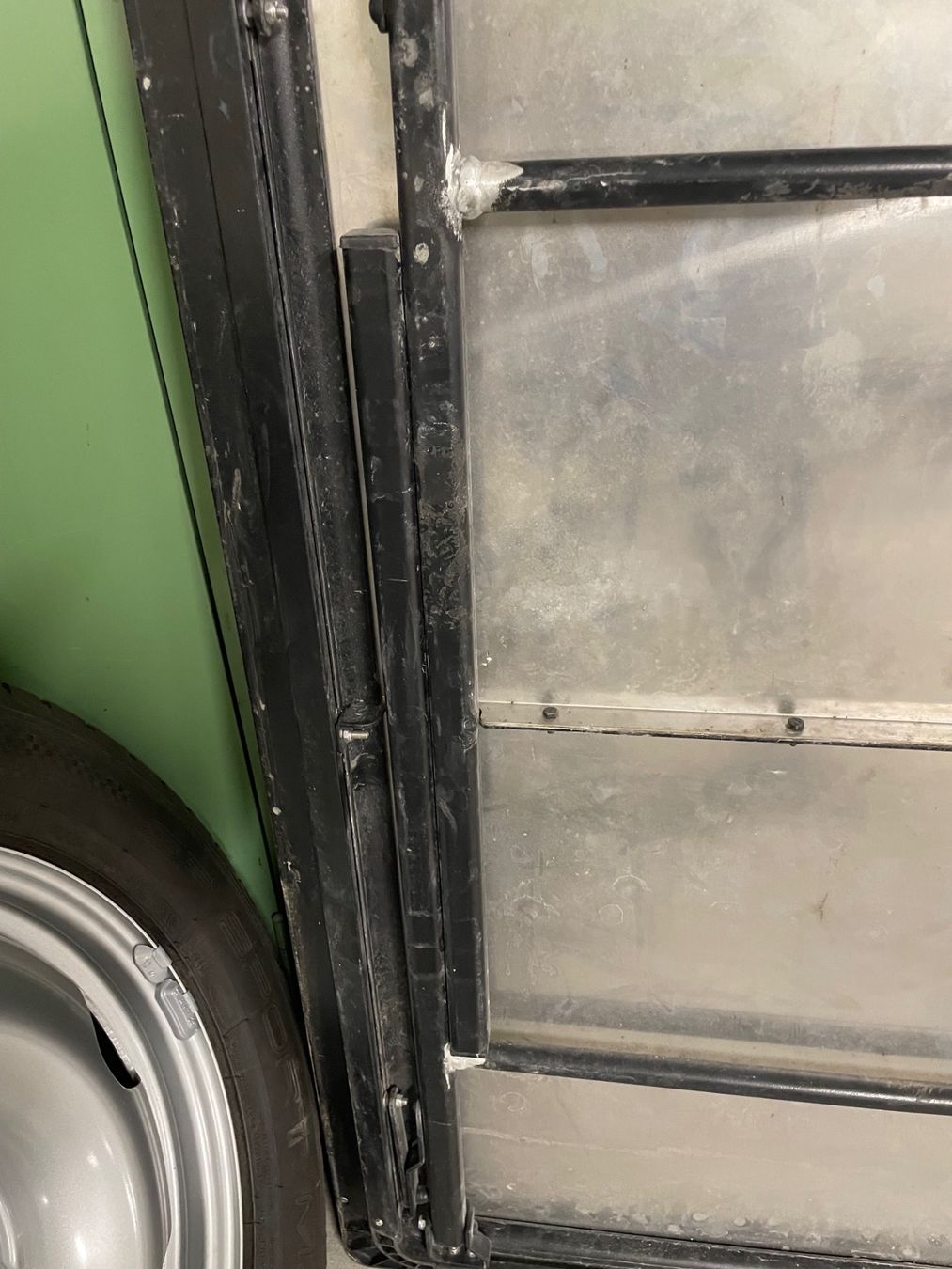 Portapacchi: Frontrunner Campingtisch unter Dachträger – Usato da Balzers venduto da NH1974 3