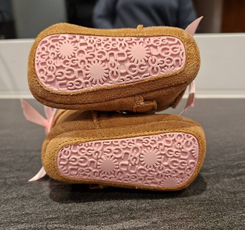 Ugg Scarpe per ragazzi: UGG Babyboots für Mädchen – Nuovo e nell'imballaggio originale da Eglisau venduto da dominique92 3