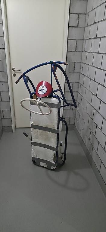 Schlitteln: Winterschlitten mit Lenkung und Bremse – Gebraucht aus Uster von fuchur01