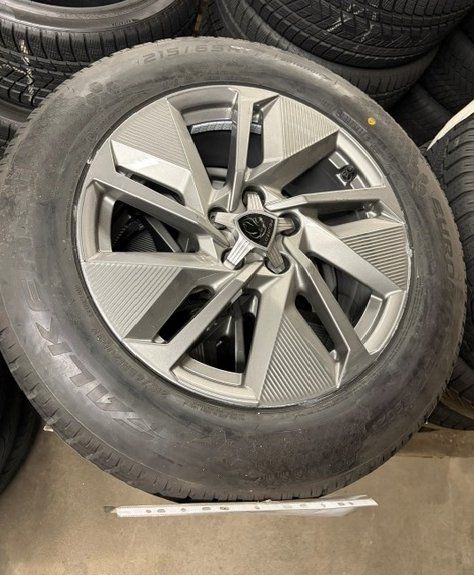 Peugeot Pneumatici & Ruote complete: Peugeot 408 Kompletträder – Usato da Biel/Bienne venduto da orpundgarage
