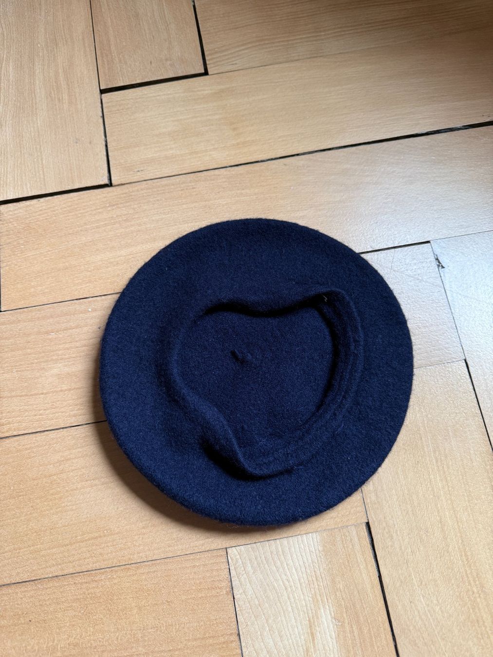 Copricapi, berretti & cappellini: Filz Beret aus dunkelblauer Wolle – Usato da Zürich venduto da Diazaio 1