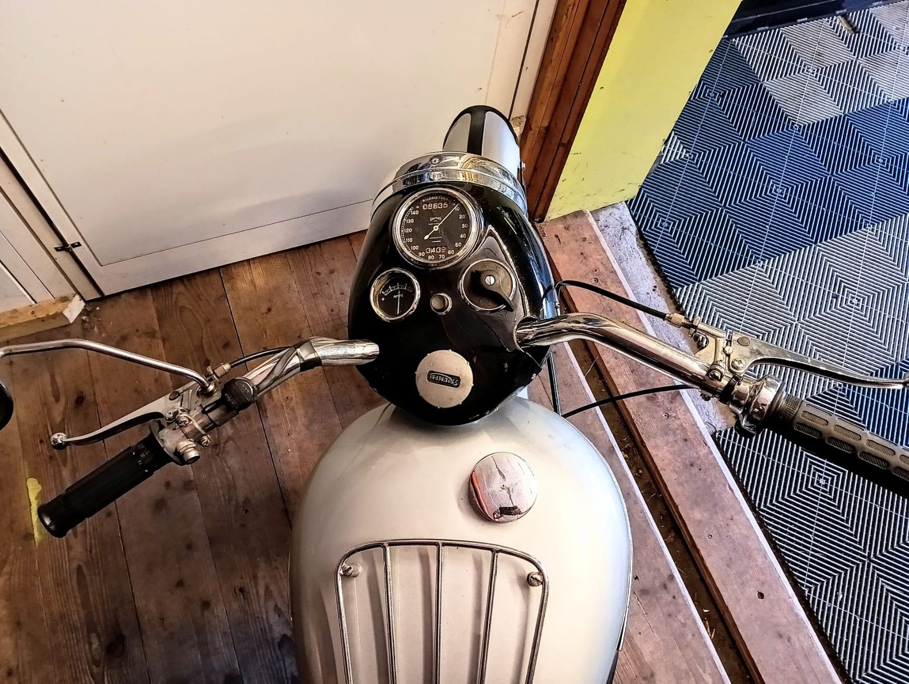Triumph Strasse: Triumph Tiger 100 (T100) – Gebraucht aus Arni von JonnysRep 2