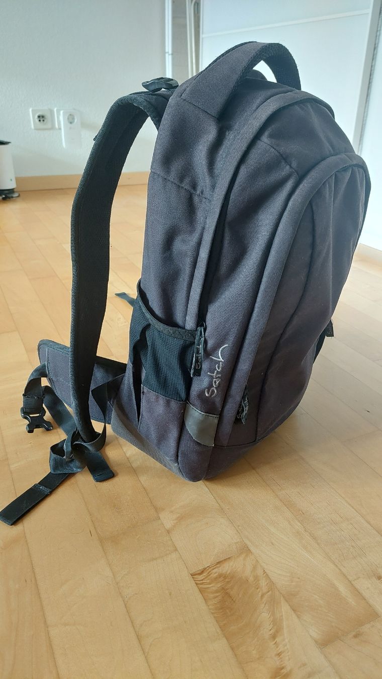 Satch Rucksäcke: Satch Schulrucksack schwarz ergonomisch gebraucht – Gebraucht aus Zürich von nin_8tfv