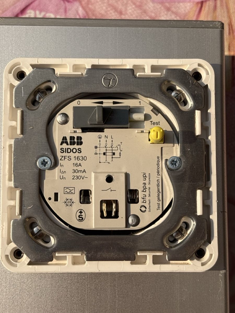 ABB Stecker: Steckdosensäule Aluminium mit SIDOS Steckdose 30mA IP55 – Gebraucht aus Lyssach von Prisi77 3