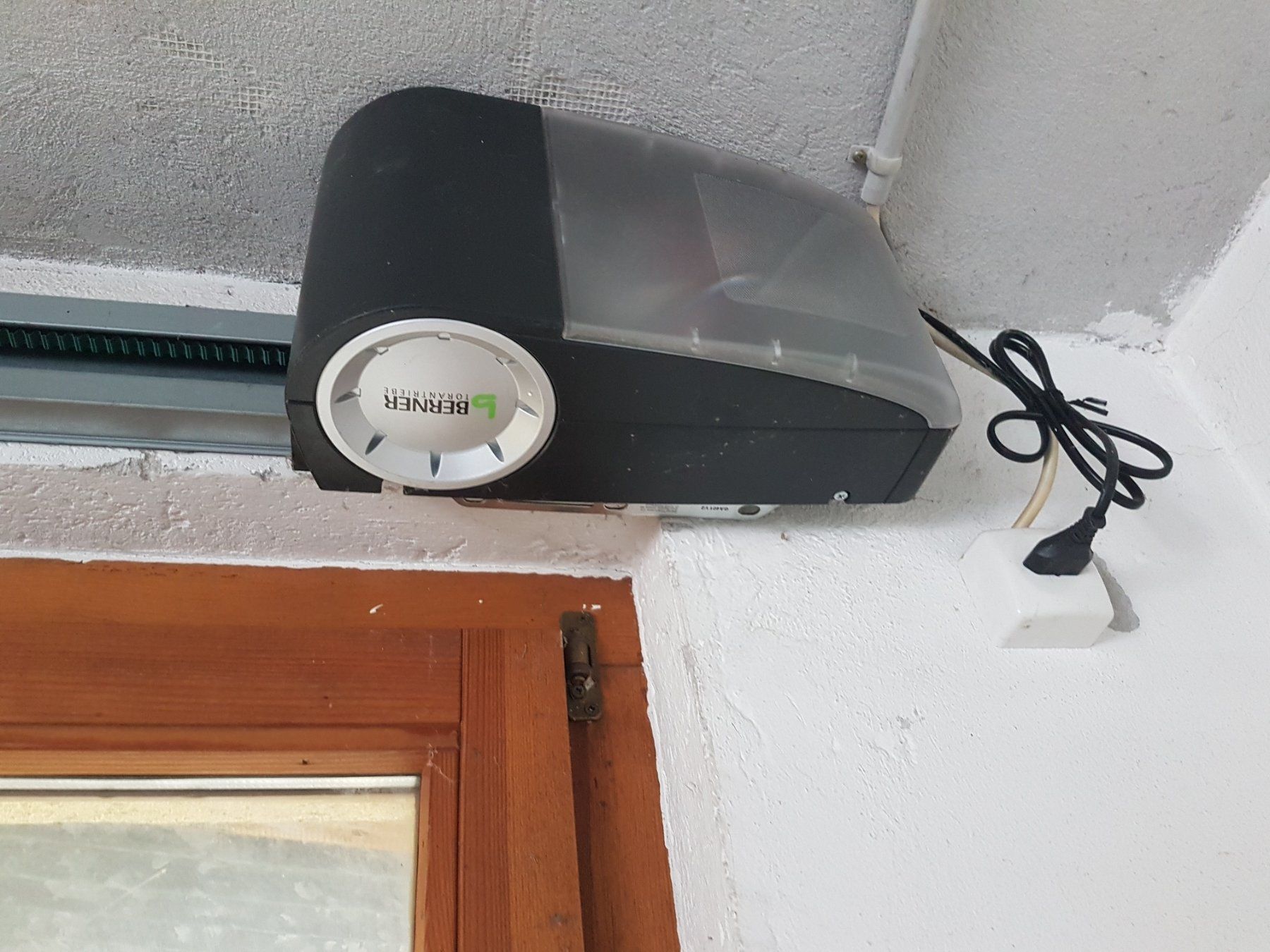 Berner Torantriebe Sonstiges Elektromaterial: Automatischer Garagen Tor Öffner, Torantrieb – Gebraucht aus Gamprin von philipp33