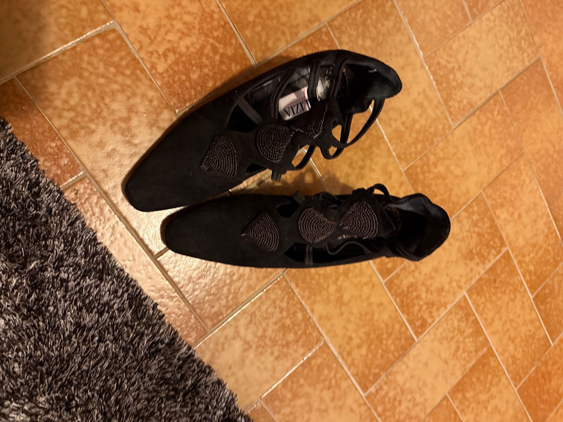 Scarpe da donna: chaussures – Nuovo (secondo la descrizione) da savièse venduto da karukeragwada