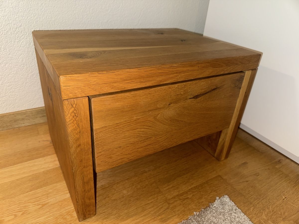 Tables de nuit: Nachttisch aus Eiche – D'occasion à Zürich par Naniiin