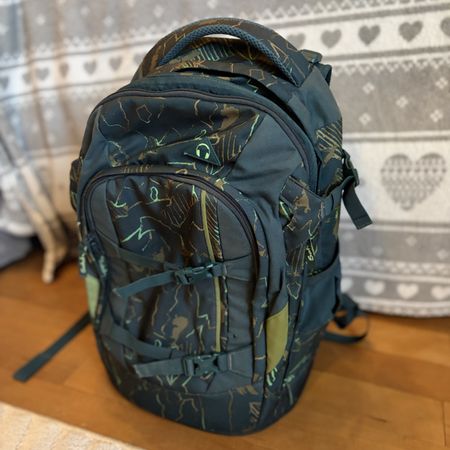Schulrucksack Satch dunkelgrün gemustert gebrauchter Zustand