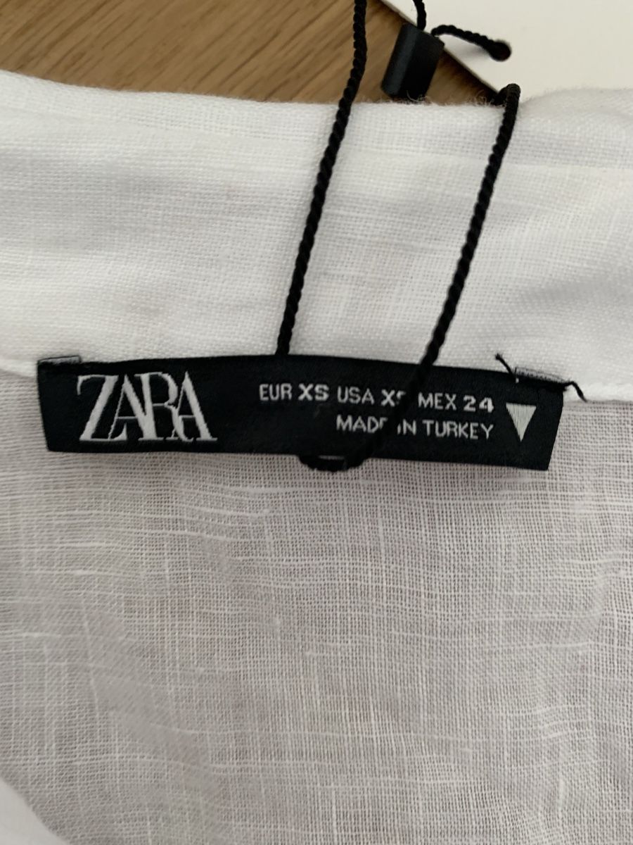 Zara Camicette: Blouse chemise crop blanche en lin Zara – Nuovo e nell'imballaggio originale da Genève venduto da rez_c6c6 2
