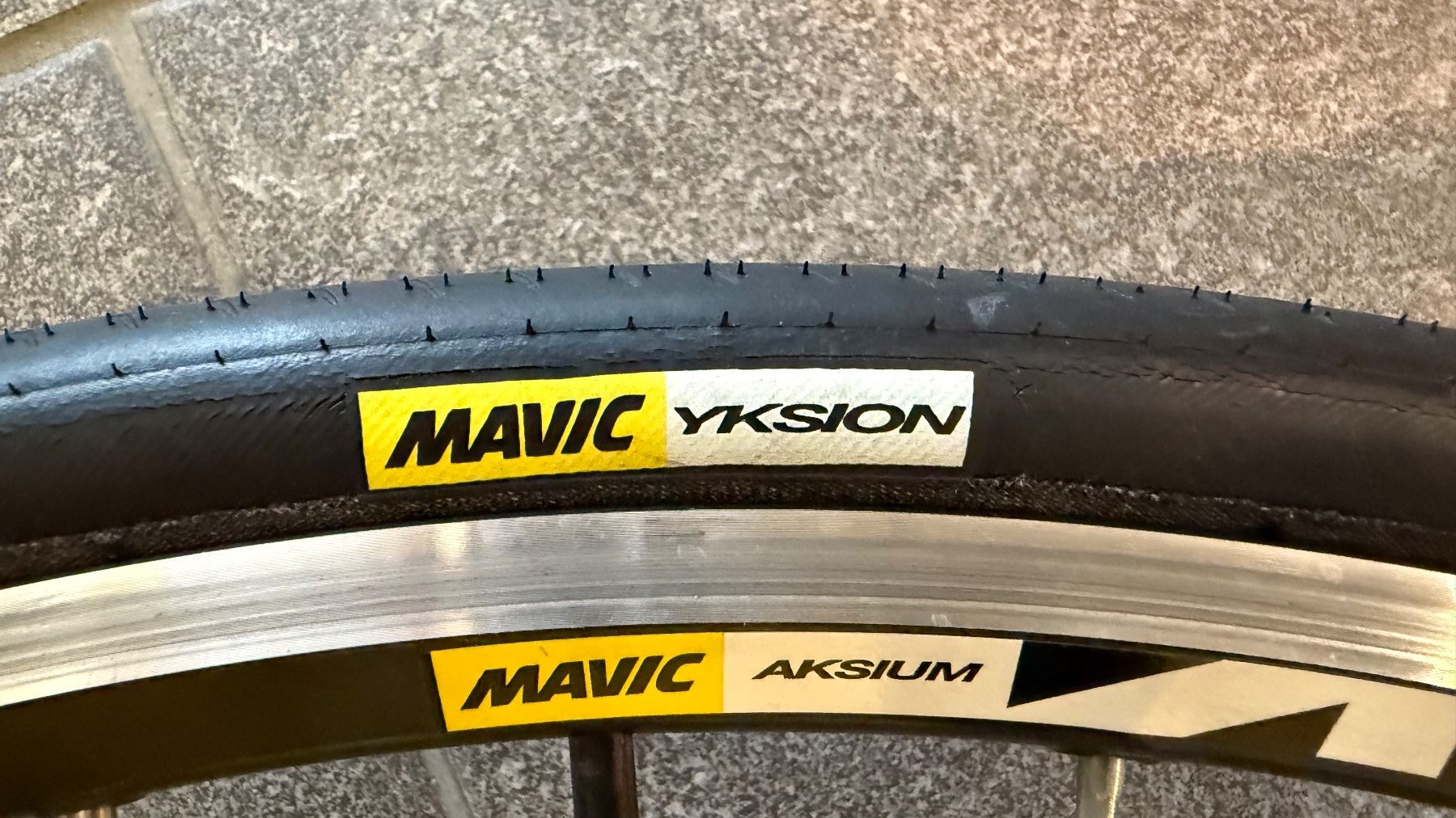 Mavic Ersatzteile: Mavic Aksium Vorderrad inkl Pneu – Neu (gemäss Beschreibung) aus Rothenburg von  1