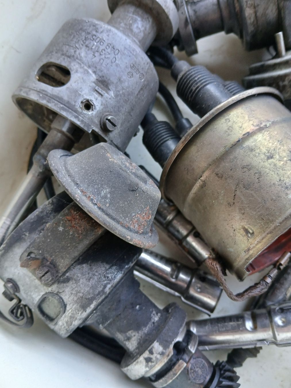 Volkswagen Tutti pezzi di ricambio auto: Zündverteiler Konvolut Occasion 8 Stk. – Usato da Langenthal venduto da Egro50 3