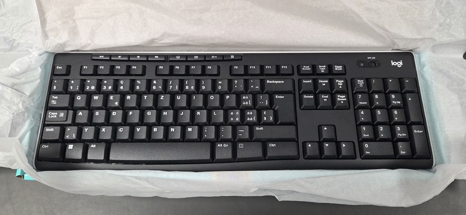 Logitech Claviers: Clavier Logitech sans fil – Neuf avec emballage d'origine à Cernier / par car_5rm5