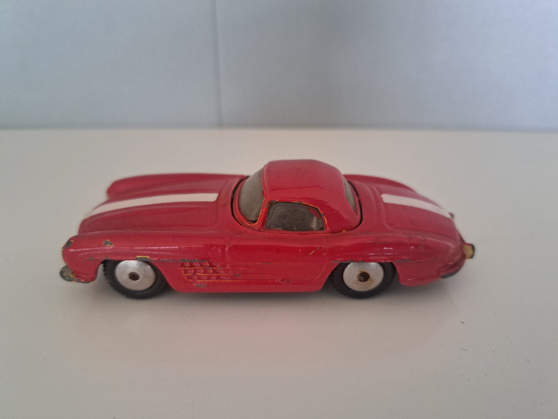 Dinky Toys Modellini d'auto: 2 Autos  Dinky Jaguar Corgi Mercedes – Difettoso da Emmenbrücke venduto da bikesandmore75