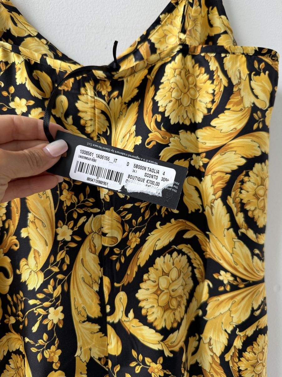 Versace Vestiti: Bellissimo abito in seta firmato Versace – Nuovo e nell'imballaggio originale da Castagnola venduto da BlondiePosh 4