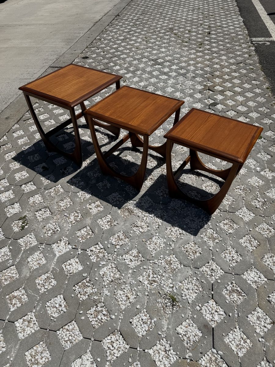 Tische: Table gigogne en Teck  – Gebraucht aus Arnex-sur-Orbe von Tutu1037 1