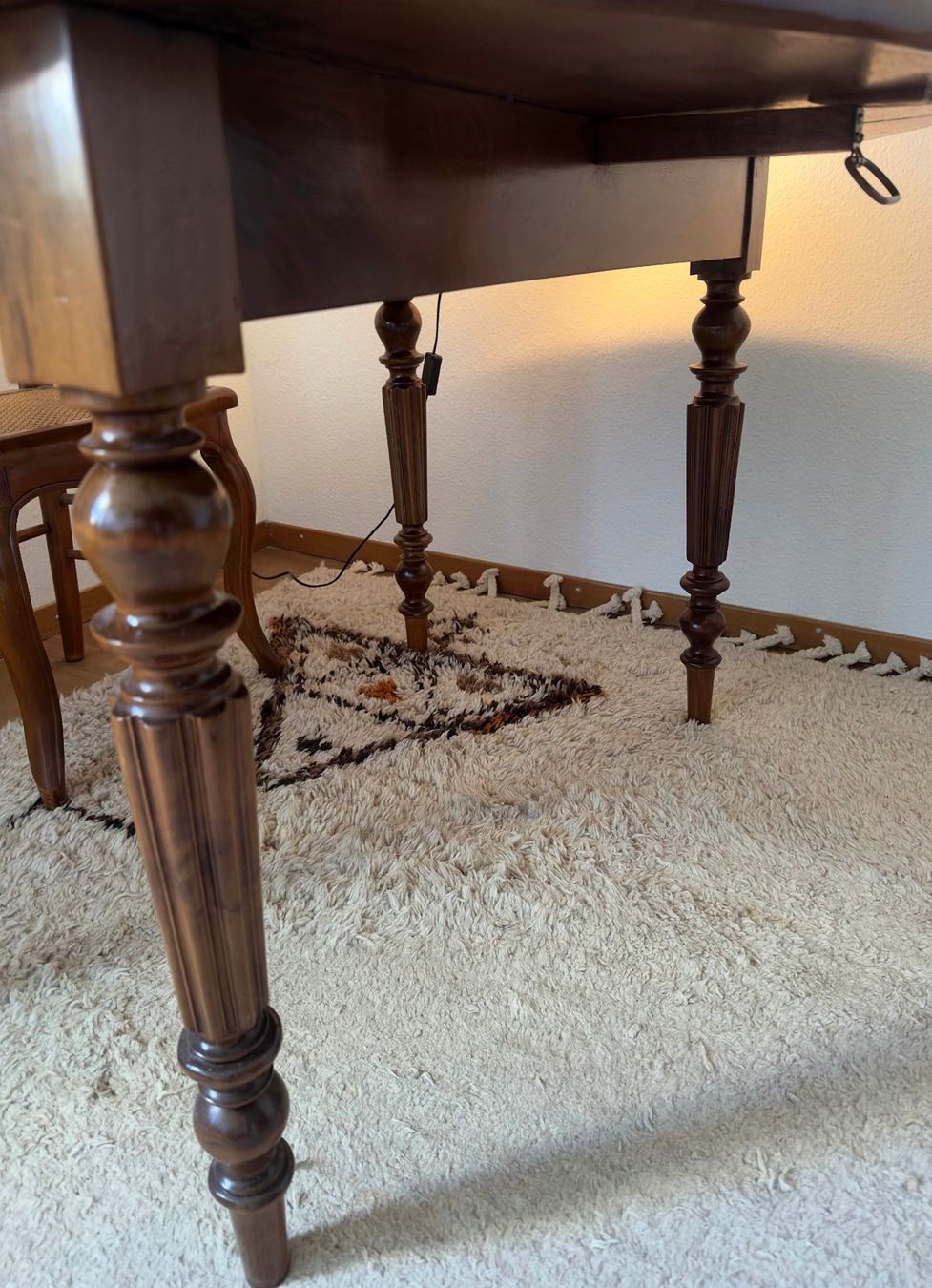 Set di tavolo e panche: Table demie-lune avec 4 chaises – Usato da Grancy venduto da Nikojardins 4