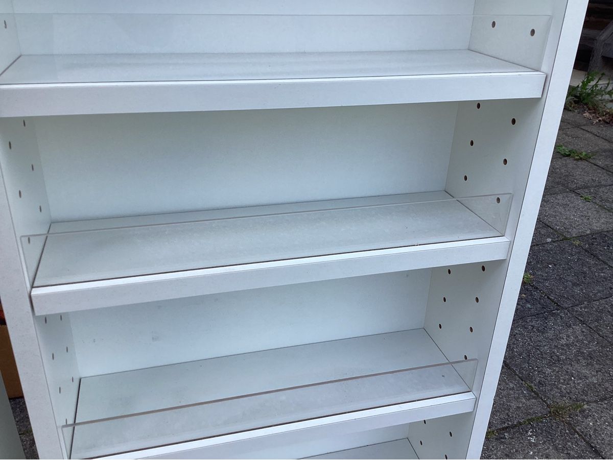Scaffali: 2 kleine Vitrinenregale ab Fr. 1.- – Usato da Reutigen venduto da Nikitik 3