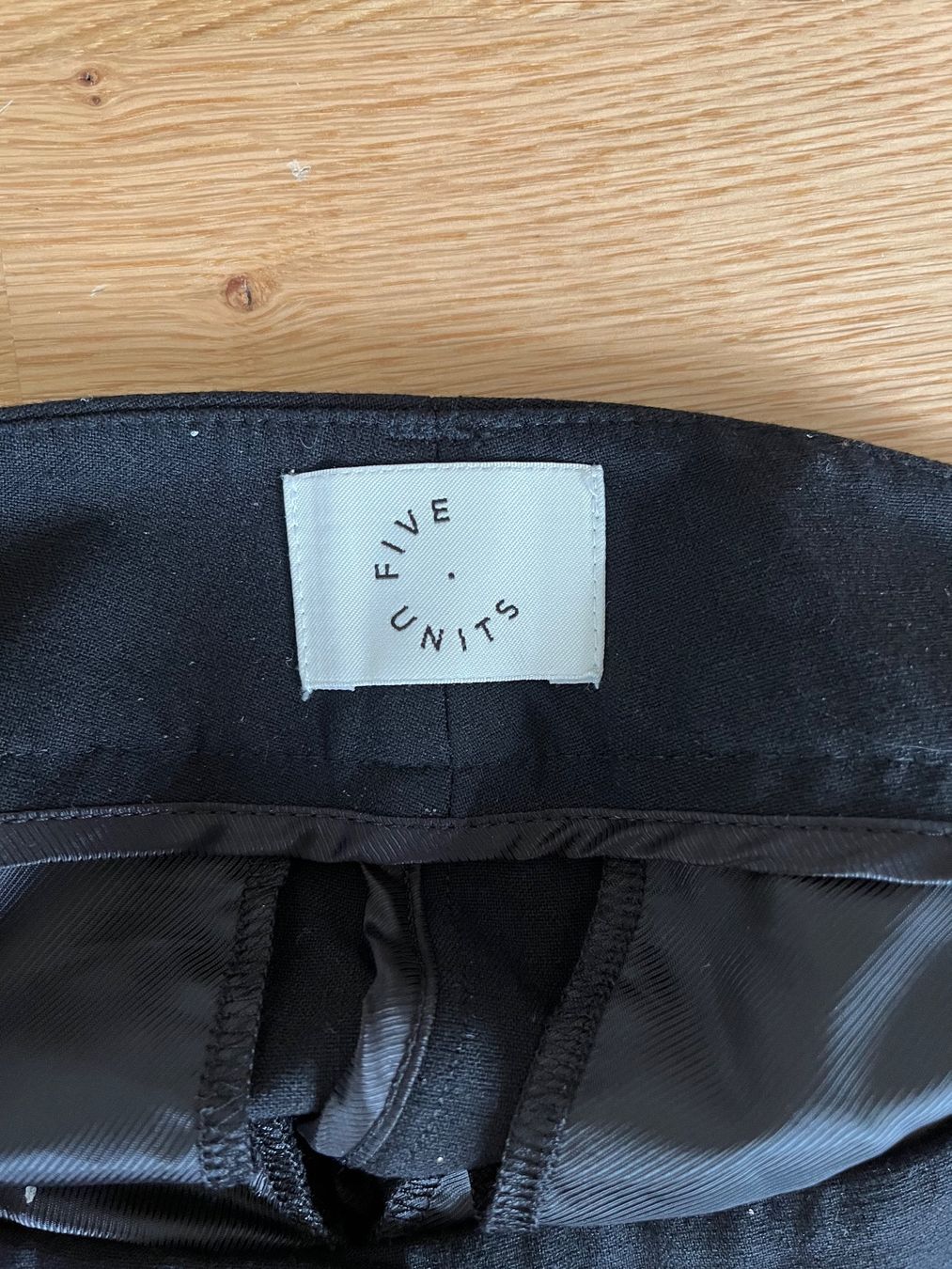 Hosen: Schwarze Sommer Shorts von Five Units – Gebraucht aus Basel von rah_r 4