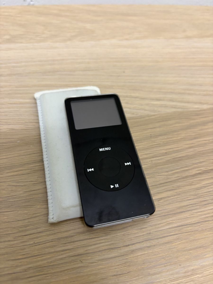 Apple Tragbarer Mediaplayer: iPod nano Schutzhülle Leder gebraucht – Gebraucht aus Thun von Buchholtron