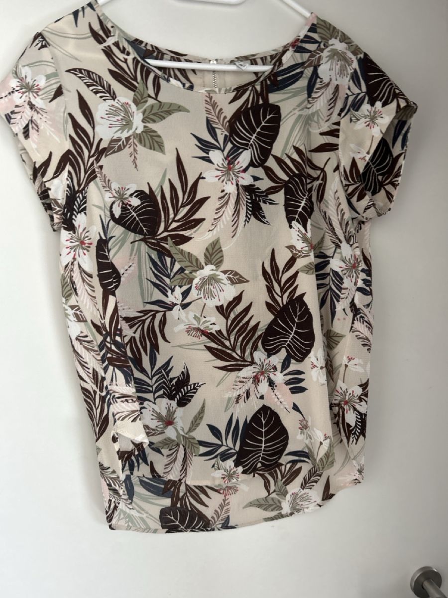 Only Blusen: Bluse von Only, Grösse 38, beige mit Blumenmuster – Neu (gemäss Beschreibung) aus Erlinsbach SO von hallon480