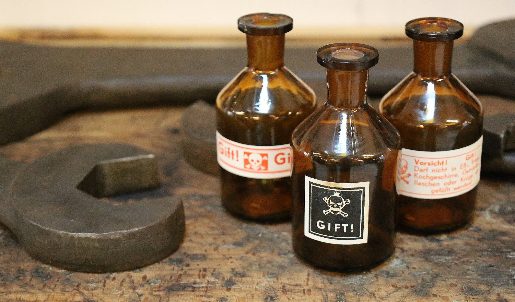 Accessori da laboratorio: 3 alte Giftflaschen à 100 ml – Usato da Birrwil venduto da brandschatz_birrwil 2