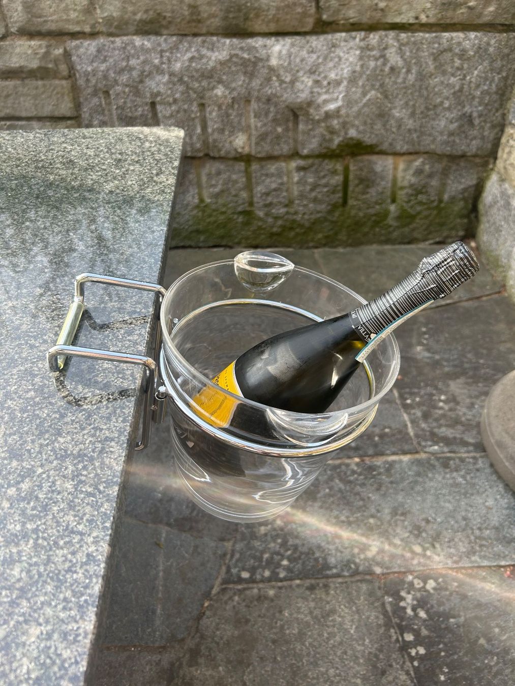 Sonstiges: Champagnerkühler mit Tischhalterung neuwertig – Gebraucht aus Zürich von Ctoc