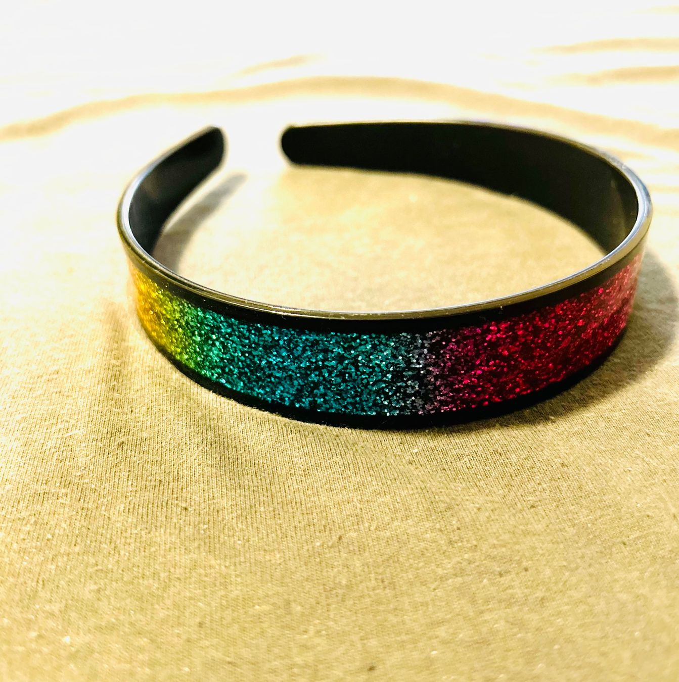 Accessori per capelli: Regenbogen-farbiger glitzernder Haarreif – Usato da Aeschi b. Spiez venduto da kim_28q9