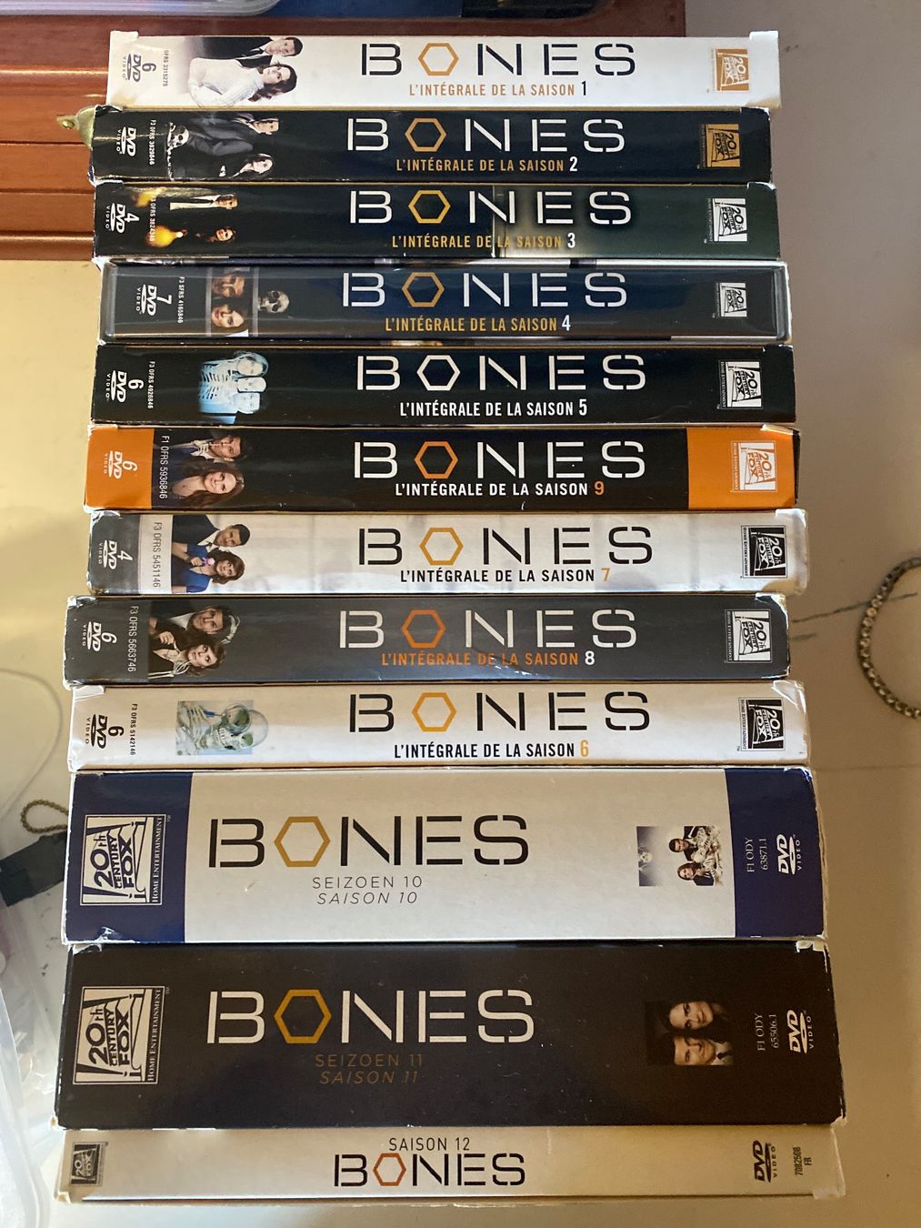 Tutti i DVDs: 12 Coffret DVD Bones - saisons 1 à 12, – Usato da Le Brassus venduto da cinema13