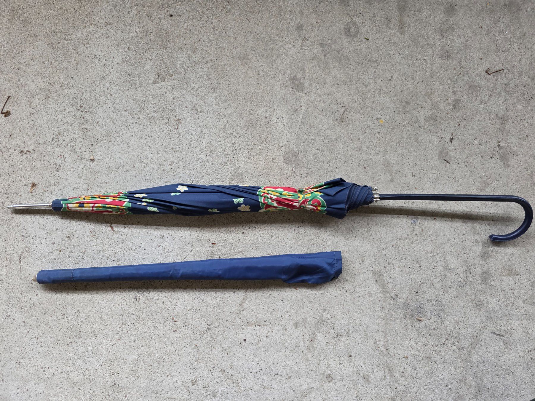Ombrelli: antiker Regenschirm Schirm 84 cm x 86 cm – Usato da Walterswil BE venduto da Lonitti 5