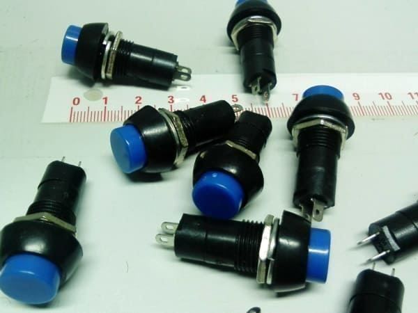 Interruttori: Drucktaster blau – Nuovo (secondo la descrizione) da Luzern venduto da Salefactory