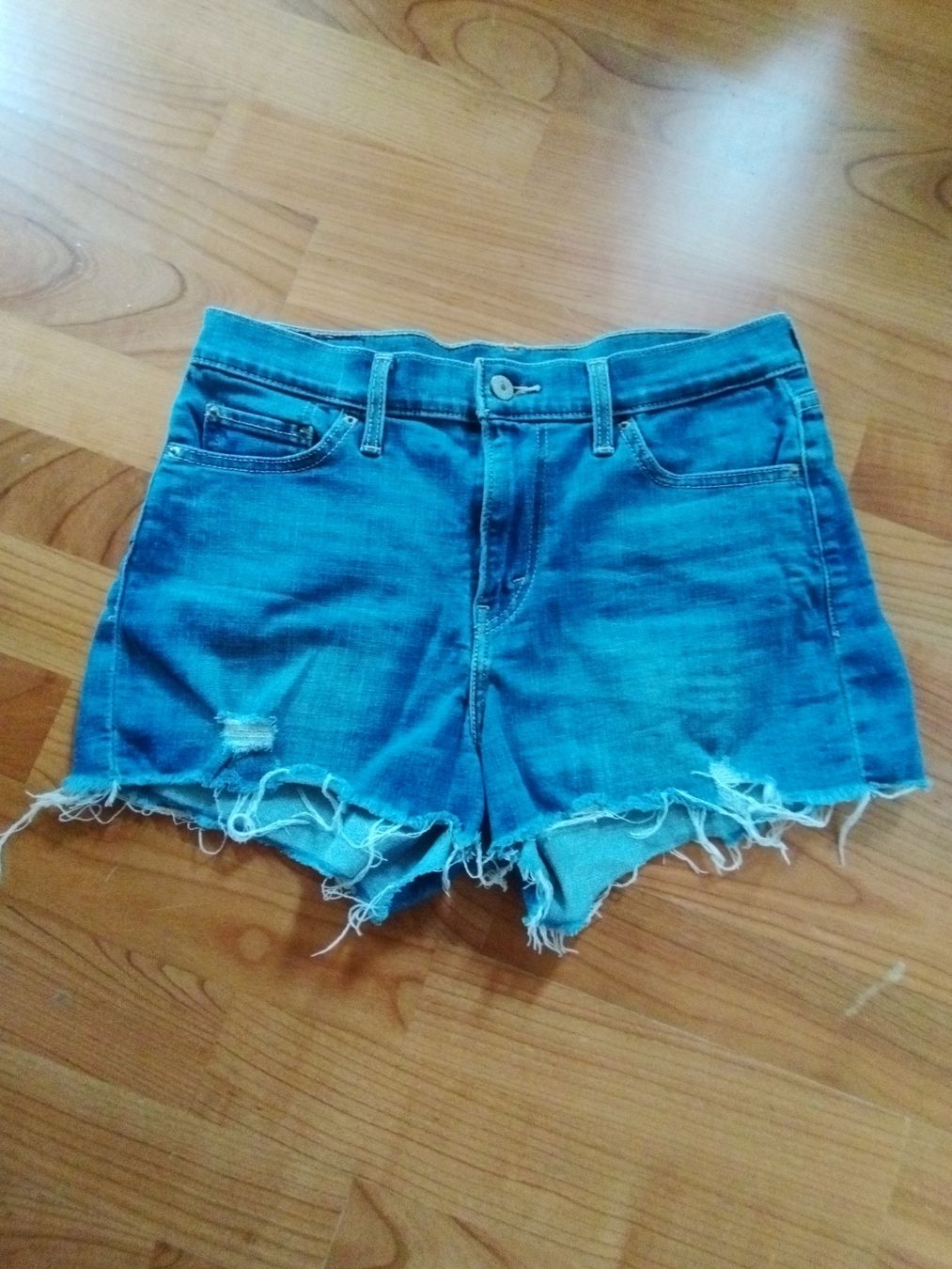 Levi's Jeans: Levi's Shorts, Grösse 29 / M – Gebraucht aus Wiedlisbach von tat_f7xy 1
