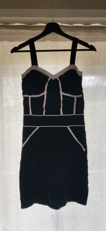 Schwarzes Sommerkleid figurbetont elegant