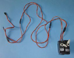 2 Stück Graupner Servos mit extra langen Kabel (100, 110cm)