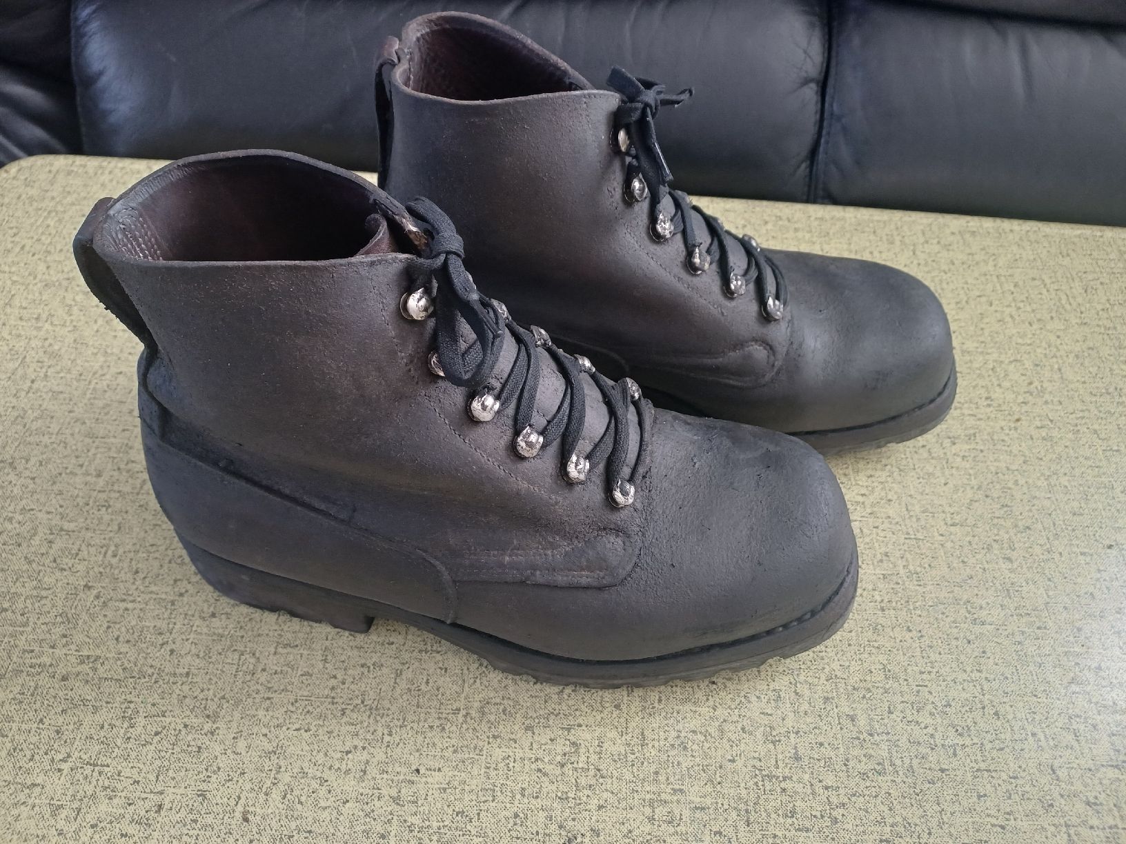 Schweizer Armee Herrenschuhe: Armeeschuhe Grösse 42 Breite 4 Schweizer Armee – Gebraucht aus Ebersecken von Napf08