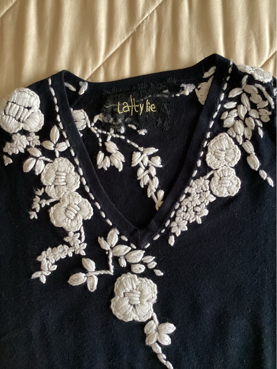 Maglioni & Felpe: Pullover mit Stickerei Grösse M – Usato da Samedan venduto da sylvierosa 1