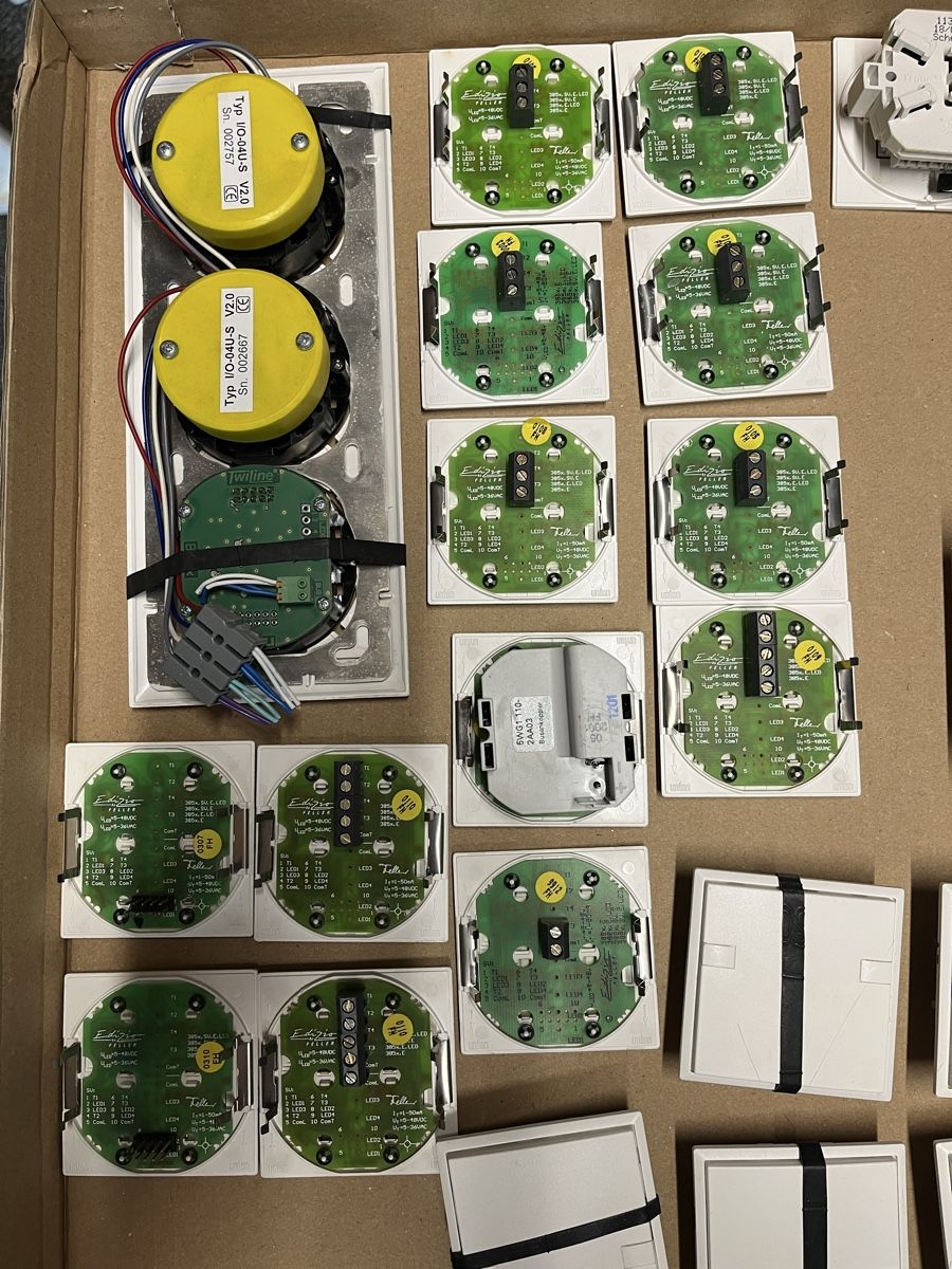 Schalter: Elektromaterial – Gebraucht aus Biel/Bienne von Ebabil 3