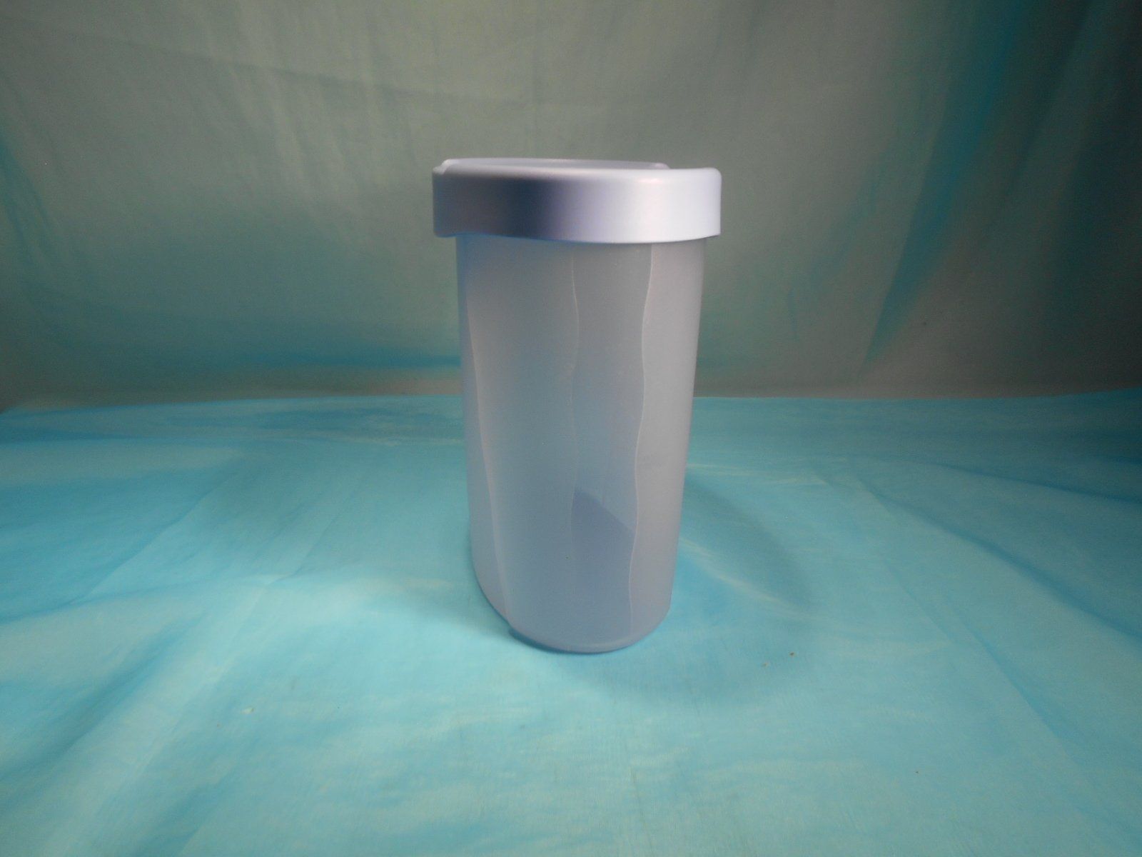 Tupperware Contenitori & Simili: Tupperware Vorratsbehälter, Deckel hellblau, 1.9L – Usato da Bellach venduto da JingleCherry 2