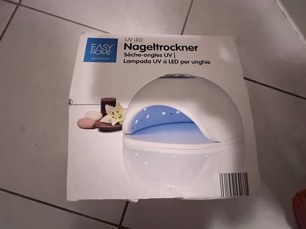 Unghie finte: Lampe LED/UV ongles gel – Usato da Schmitten FR venduto da MmeCruz 1