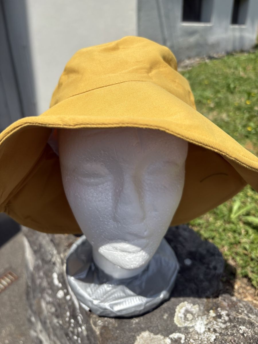 Chapeaux, bonnets & casquettes: Toller Sonnenhut mit Schleife – Neuf avec emballage d'origine à Zürich par venusandmars 1