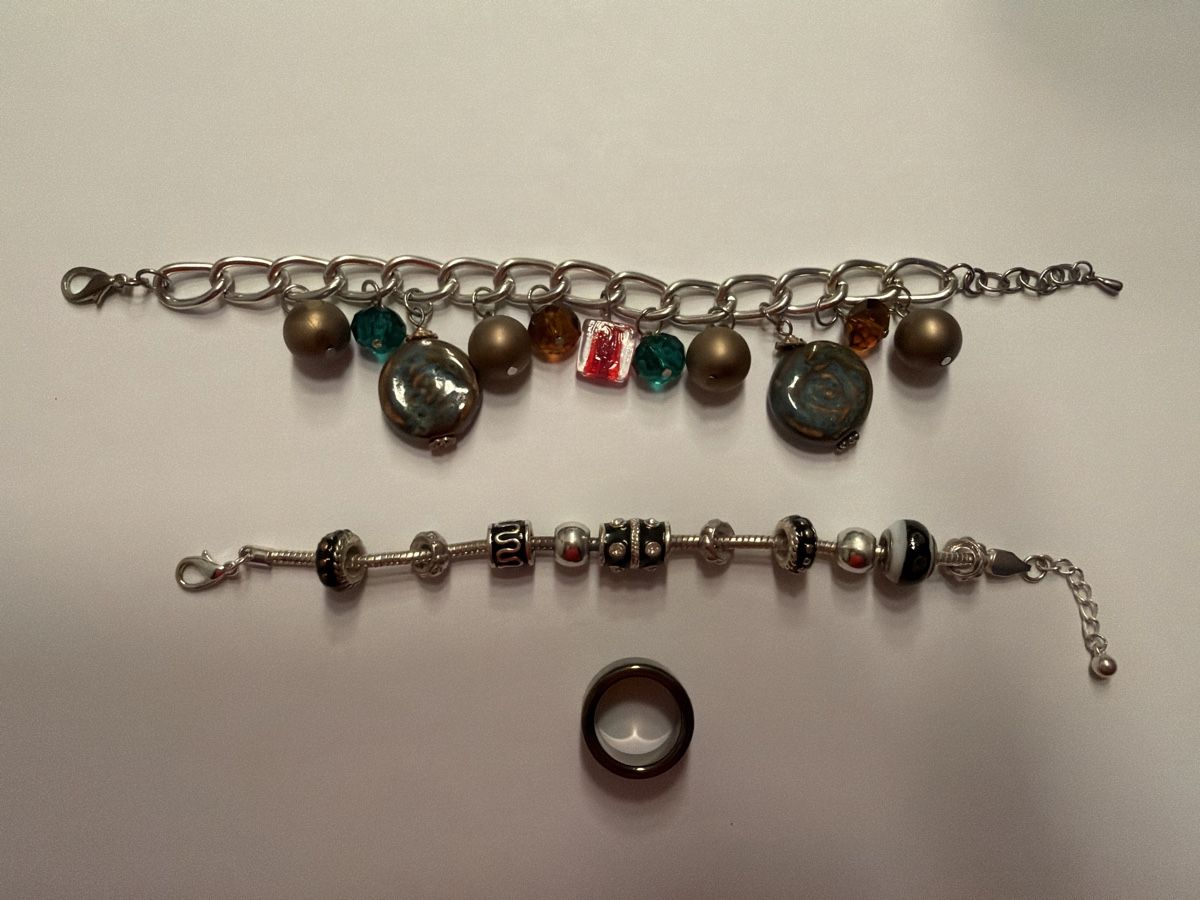 Altri gioielli: Schmuckset: 2 Armbänder und 1 Ring - Modeschmuck Set – Usato da Bettlach venduto da tiz_vdb2