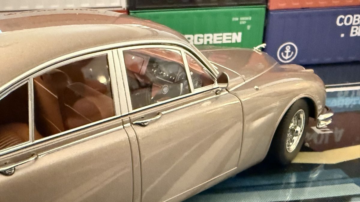 Jaguar Modellautos: Jaguar MKII 3.8 Champagner Gold – Neu (gemäss Beschreibung) aus Basel von Zomeg 8