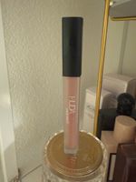HUDA BEAUTY Liquid Matte Lippenstift "Wifey" - Neu!