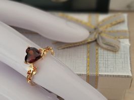 Herzgranat Modeschmuck, heart ring, red love heart, finger+