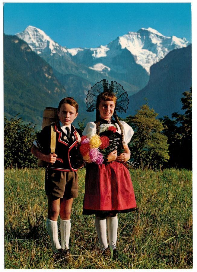 Cartoline postali: Berner Trachtenkinder vor Mönch Jungfrau – Usato da Frauenfeld venduto da POML