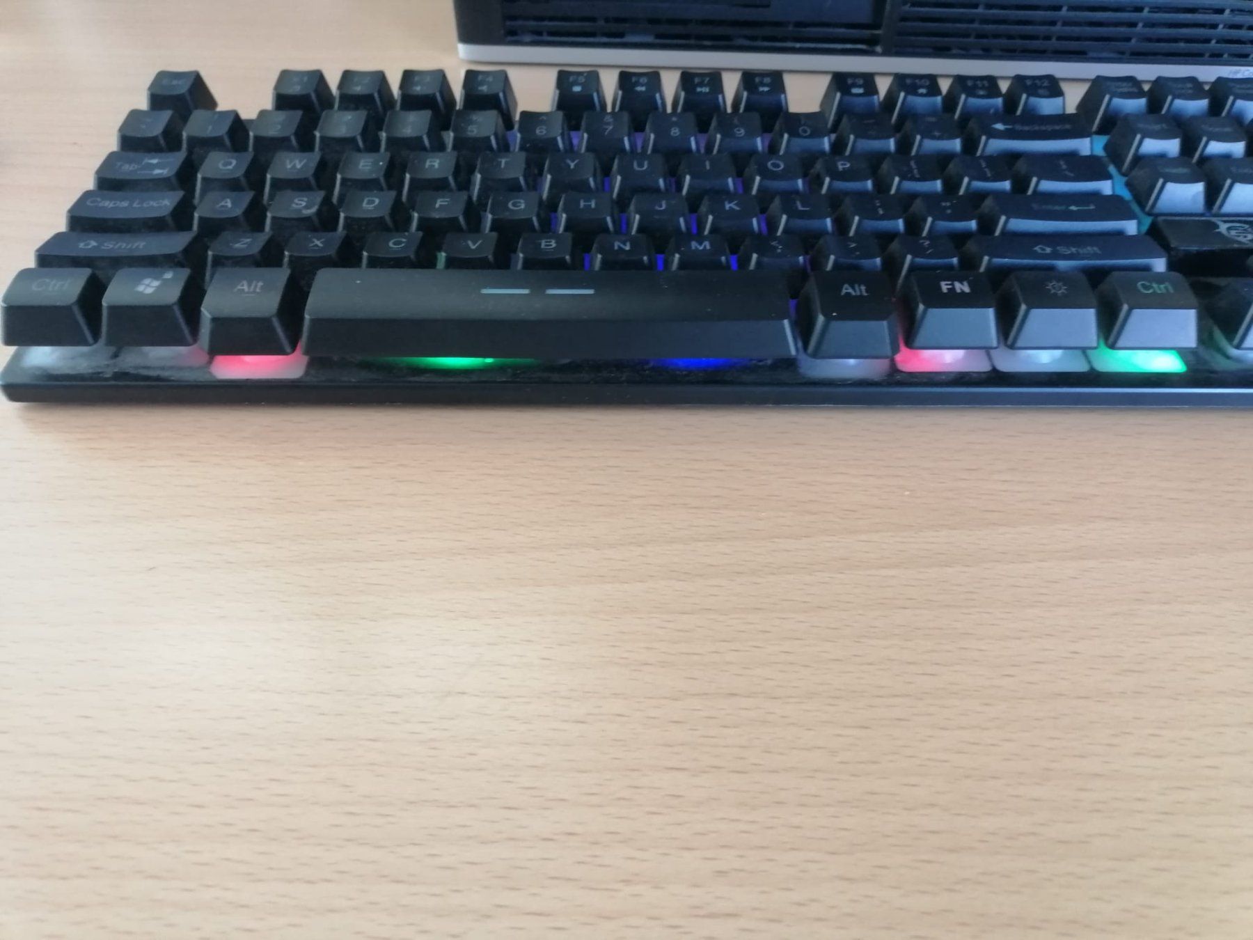 Tastiere: Clavier gamer Sharkoon avec rétroéclairage multicolore – Usato da Genève venduto da tremmetri 1
