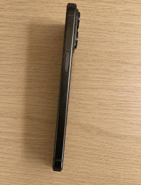 Telefoni cellulari / Smartphones: iPhone 15 pro max – Usato da Monte Carasso venduto da val_29ct 2