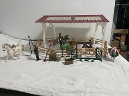 Schleich Reitplatz mit Halle und Figuren, 101
