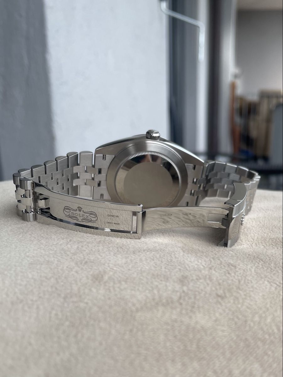 Rolex Orologi: Rolex datejust 41 silver dial jubilee flutted bezel – Nuovo e nell'imballaggio originale da Zürich venduto da yux_zt7p 2